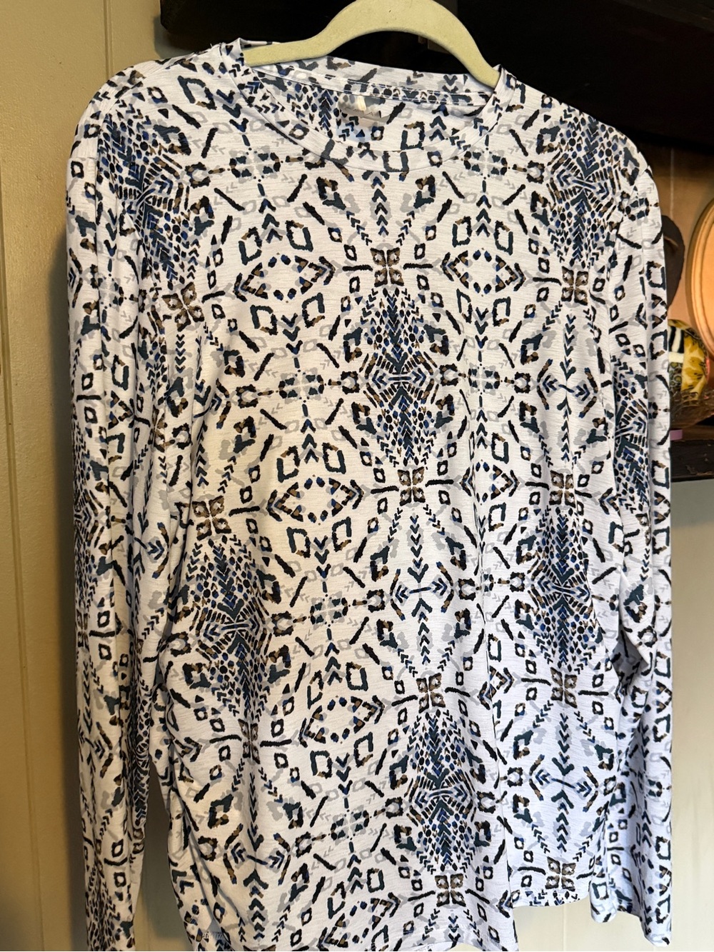 CALIA by Carrie Underwood White Long-Sleeve Top with Blue Print